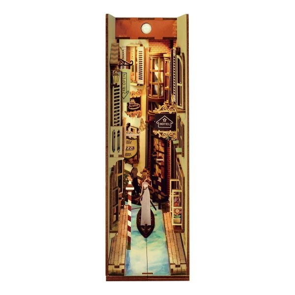 Hands Craft Travel in Venice Book Nook